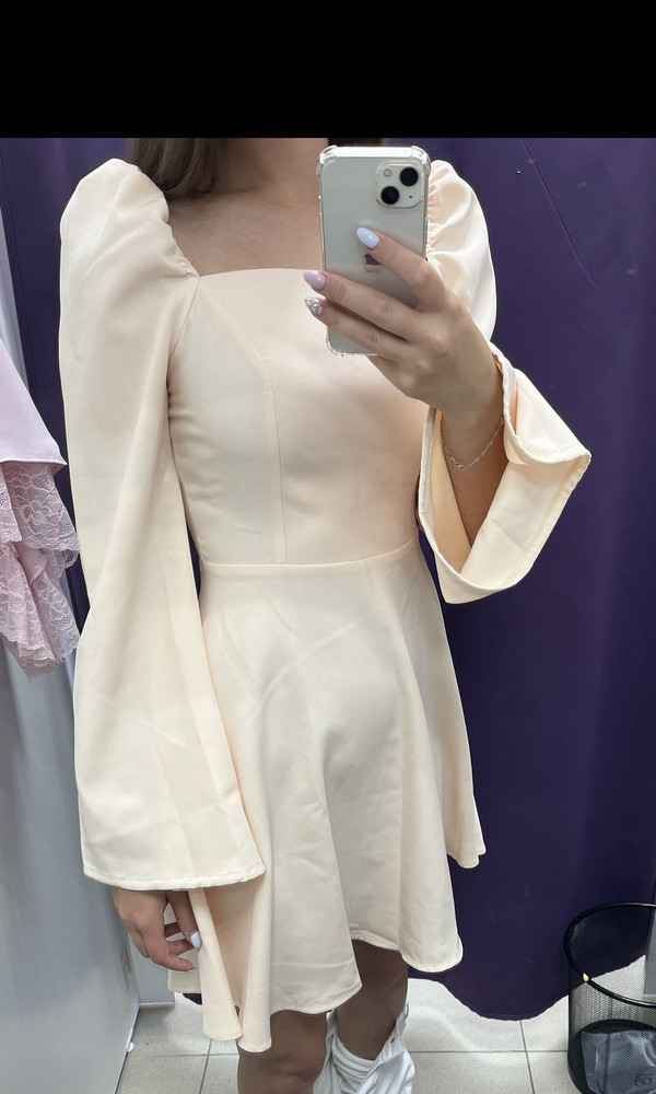 Насоветую не покупать это платье, не соответствует заявленной картинке! Платье сильно просвечивает, только на груди есть второй подклад, ткань просто дешевая. Если смотреть фото прошлых комментариев, то оно очень хорошее, видимо, продавец перешёл на более дешёвый вариант ткани. Я расстроена, такого я просто не ожидала! К тому же оно не бежевое а розовое, хотя на бирке написано иначе! Добавляю одну звезду только за соответствие размерной сетки. 