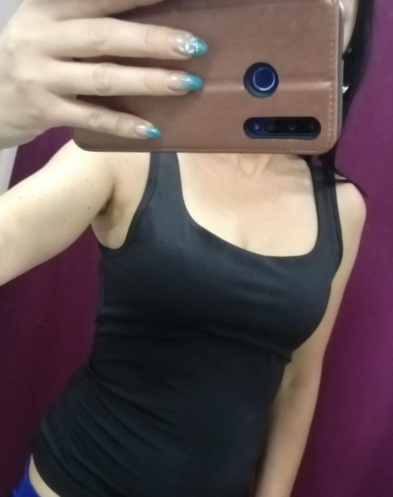 Отличная маечка👍качество плотное, сидит хорошо,швы прошиты качественно, размер подошёл. Выглядит стильно. Заказывала 44(м).