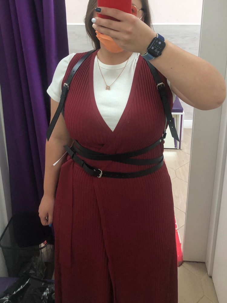 Отличный пояс, удобно регулируется и хорошо смотрится. 