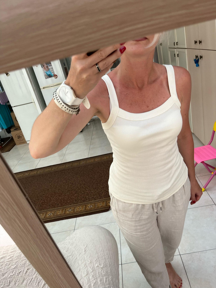 Отличная маечке. Давайте ещё поставки в разных цветах.