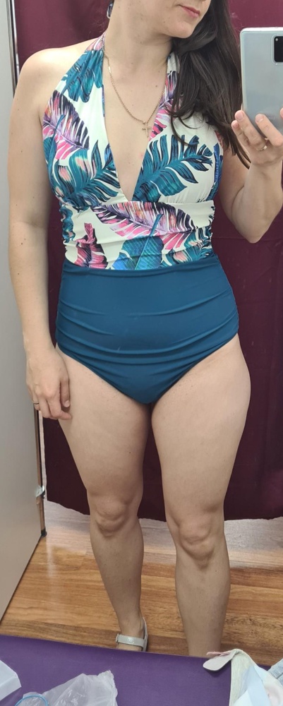 Хороший купальник,красивый цвет,в носке ещё не проверяла,скрыл недостатки