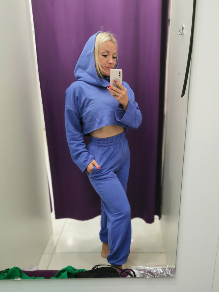 Костюм классный! На спортивных девочек с тонкой талией и хорошей попой 😉 рекомендую