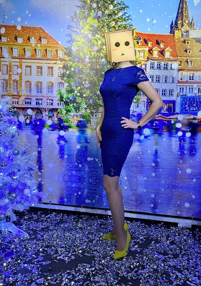 Платье шикарное, цвет насыщенный синий. На рост 176, ОБ 102 размер 46 сел идеально