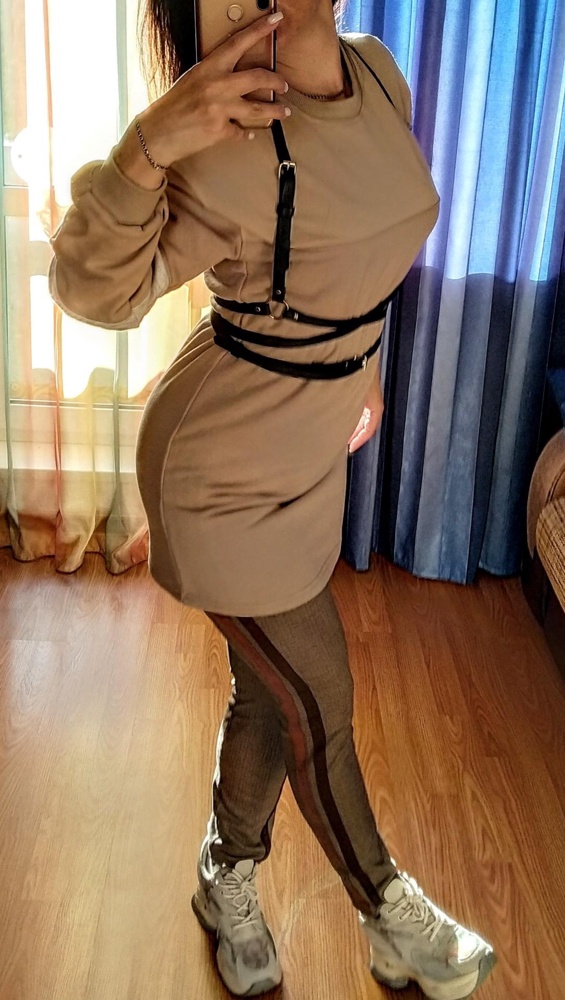 Все супер!!! Потребовалось немного времени чтобы понять как эта вещица одевается😋.
Разобрались с сотрудницей пункта выдачи. Всем было интересно.
Понравилась. Универсальная. Советую к покупке. Можно и с платьем и рубашкой, да, и так, как на картинке тоже можно😍. Все вещи и обувь на моем фото куплены в вашем WILBERRIES.