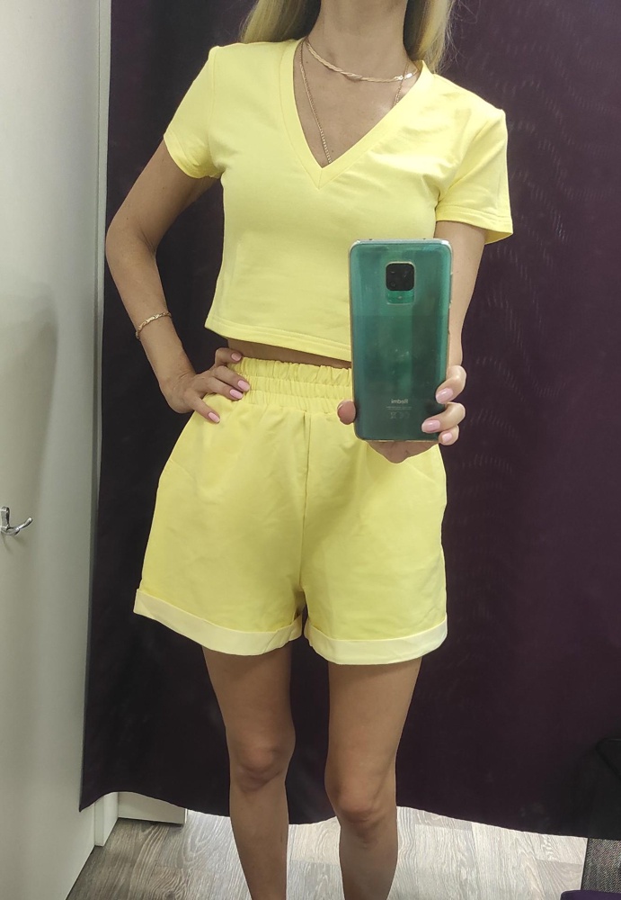 Не тянет на 2500 руб. Красная цена 1000. Шорты  огромные. Талия хороша а в бедрах парашюты. Видимо попа должны быть бобольше