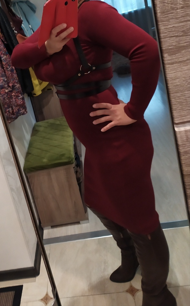 Портупея понравилась, все регулируется в рамках правильно заказанного размера, качеством довольна. Но для себя сделала однозначный вывод - для нее нужно обладать стройной фигурой и небольшой грудью. Она подчеркнет все изьяны фигуры, если они есть. В моем случае для нее надо похудеть, чтобы уменьшилась грудь (сейчас 3-ка) и все это смотрелось не вызывающе, для повседневной носки. 