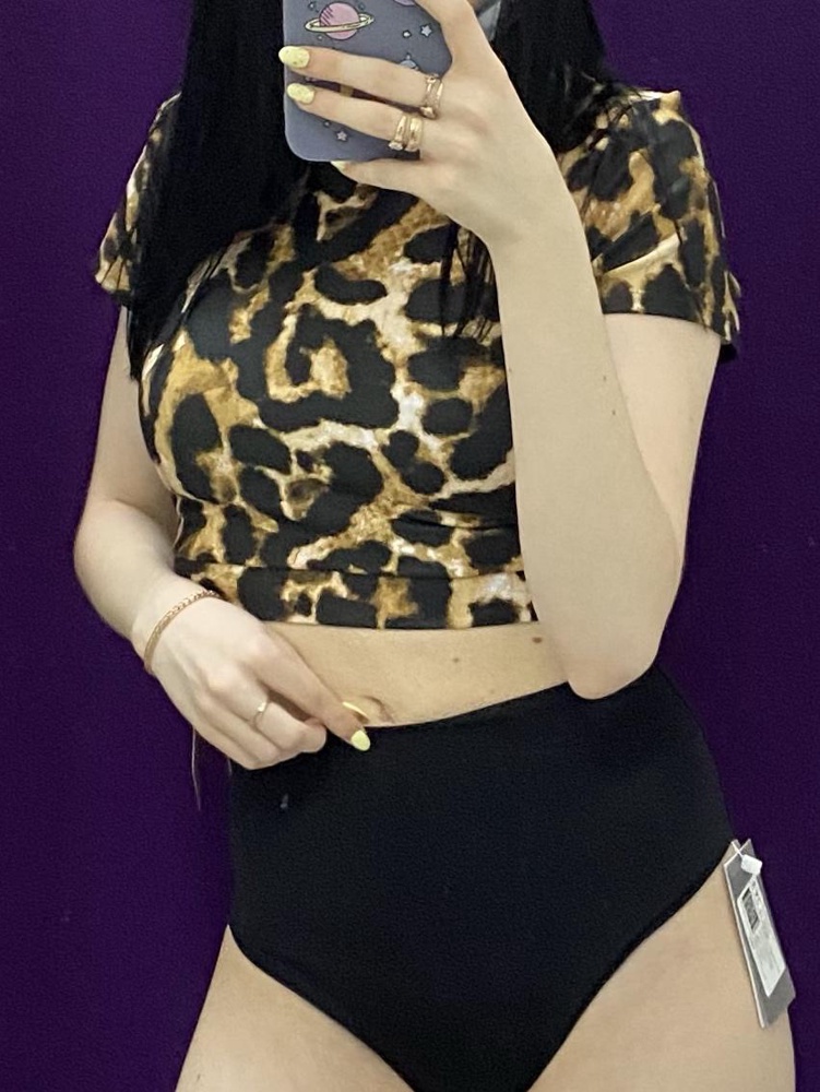 Топ классный, идёт в размер ! Брала как купальник с плавками !