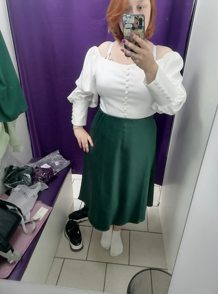 Блуза шикарная,даже молнию не растегивала. Очень празднично и красиво