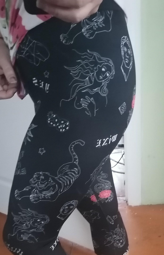 Отличные леггенсы, не просвечивает, белья не видно, очень приятные, бежевые по плотнее чёрных