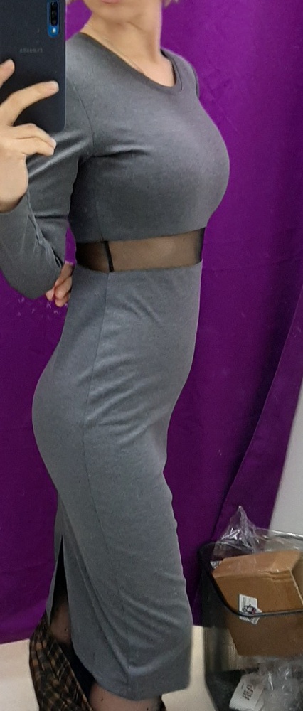 Спасибо девочкам за отзывы с фото, иначе ожидание цвета не совпало бы с реальностью)), на модели цвет мне больше нравится, но ради интересной модели всё же решила заказать. Шло очень долго, потерялось на одном из пунктов, думала уже не дождусь... Итак, модель платья супер, размеры соответствуют 42 (89-65-90) НО! Как же сложно его надевать!! Очень сильно не помешала бы молния сбоку! Выкупила, т.к очень ждала. Не знаю, полезен ли отзыв, т.к неизвестно, будут ли ещё в продаже эти платья...