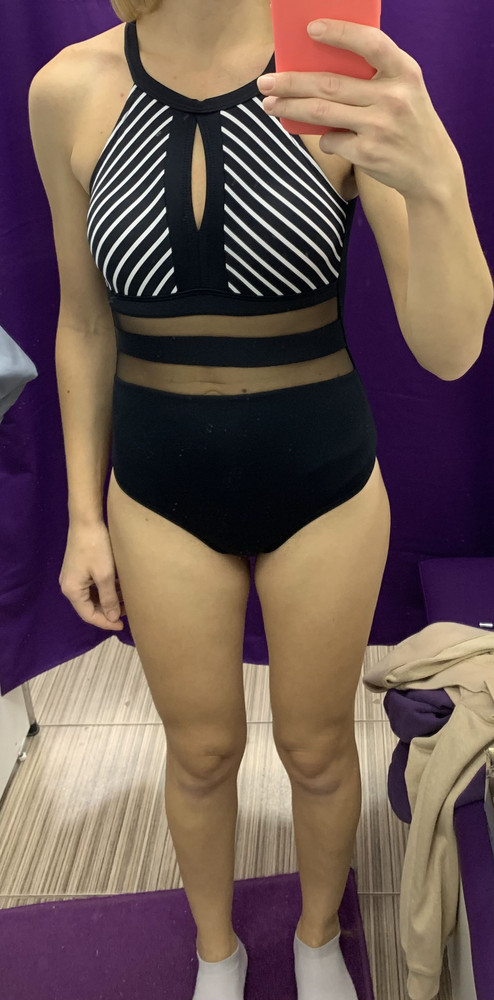 Первое впечатление на 4+. Ориентируясь по отзывам, заказала 40 на 44. Свой размер 42. В итоге-в объёме все хорошо, а вот рост явно не мой. Из-за нехватки длины, нижняя часть врезается в попу. Как-будто мал. Заказала на размер больше. Ещё смутил замочек-за него ставлю 4. Выглядит ненадёжно. Так и норовил расстегнуться