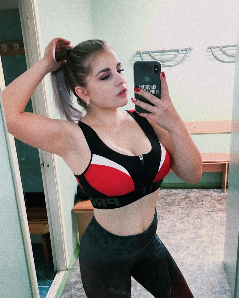 Топ очень понравился. Даже удивительно, что размер М на мои параметры подошёл. Я бы сказала, что данный топ большемерит, ибо на свою грудь всегда ношу размер Л.