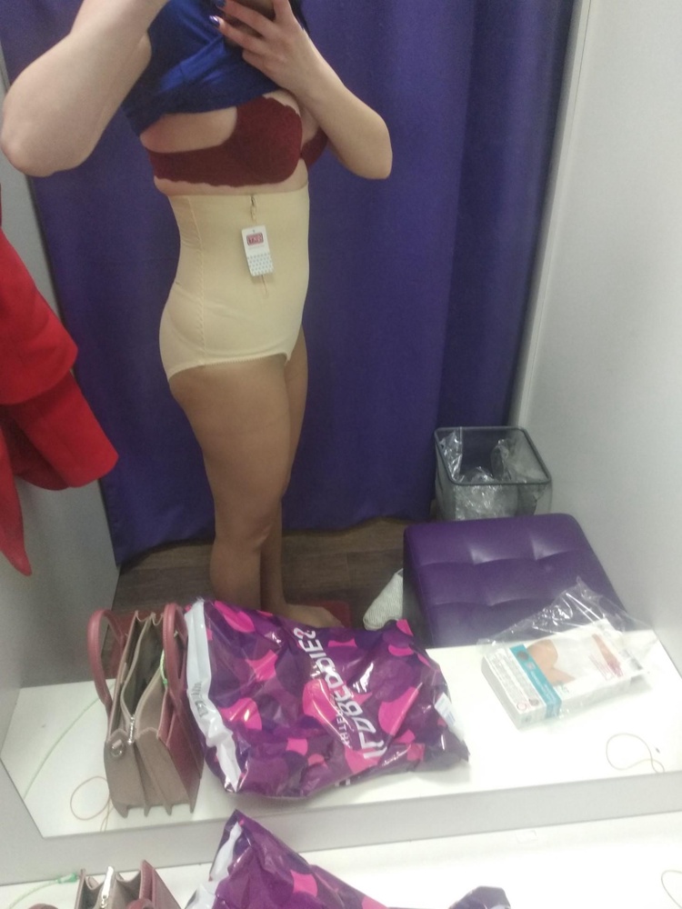 Неожиданно, думала что будет очередной г.. но нет, он реально хороший, утягивает хорошо, живота не видно. Брала на размер меньше - особо и не заметно, но эффект Вы можете сами оценить. Спасибо за качественную вещь. Кстати, хорошая молния, модель тянется и дополнительно возле молнии хороший крючок фиксации. И для туалета удобно. Были бы ещё такие стринги это было бы божественно.