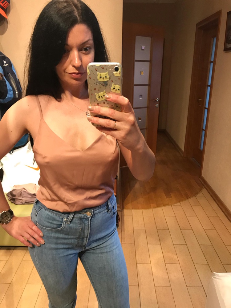 Заказала 4 разных оттенка, материал нежный, но не в восторге от выточек, у меня они заканчиваются прямо на самой выступающей части груди, очень привлекает взгляд. На 44р ОГ 90 размер M. Подумаю какой цвет оставить, сложно определиться