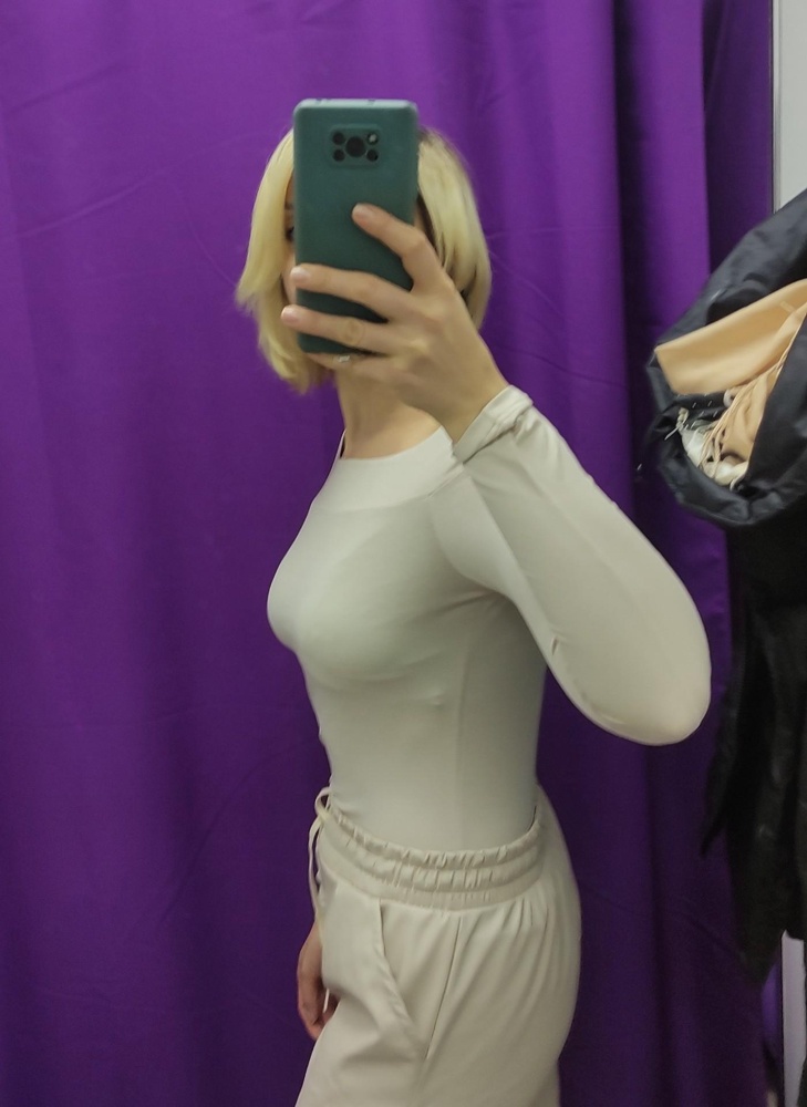 Цвет красивый , но ткань тонкая, просвечивает, отказ