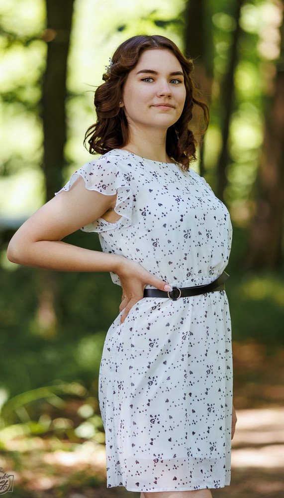 Отличное платье, приятное к телу👍🏻Лёгкое и очень подходит на лето, и не только🥰
Поясок правда оказался длинным🥺