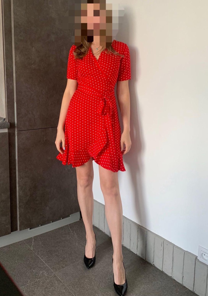 Хорошее платье, понравилось качество, мягкое, особо не мнётся, к телу приятное. Выглядит красиво, достойно. Идёт размер в размер, село идеально, стройнит фигуру.