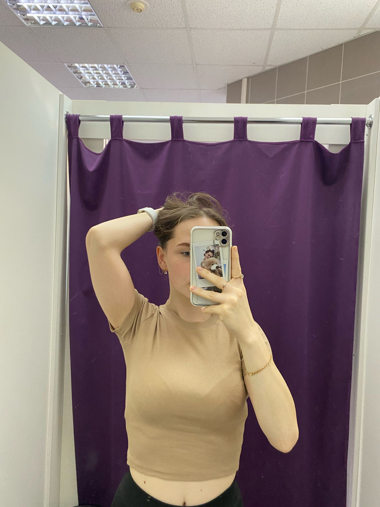 Топ просто потрясающий, у меня нет слов😻 + быстрая доставка, за 2 дня пришло, я осталась довольна)