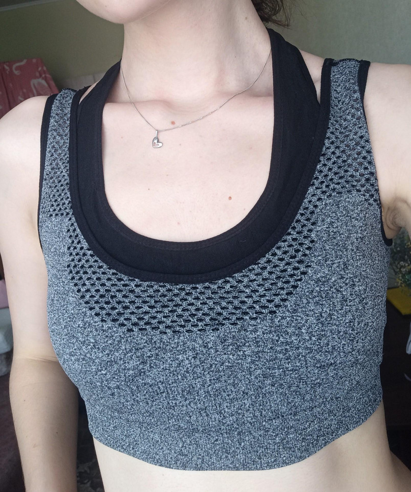 Топ шикарного качества! Покупала за 430р, за такие деньги вообще подарок. У меня ог-85 и под грудью 75, взяла 44, но можно было даже на размер побольше, ибо впритык, но может растянется