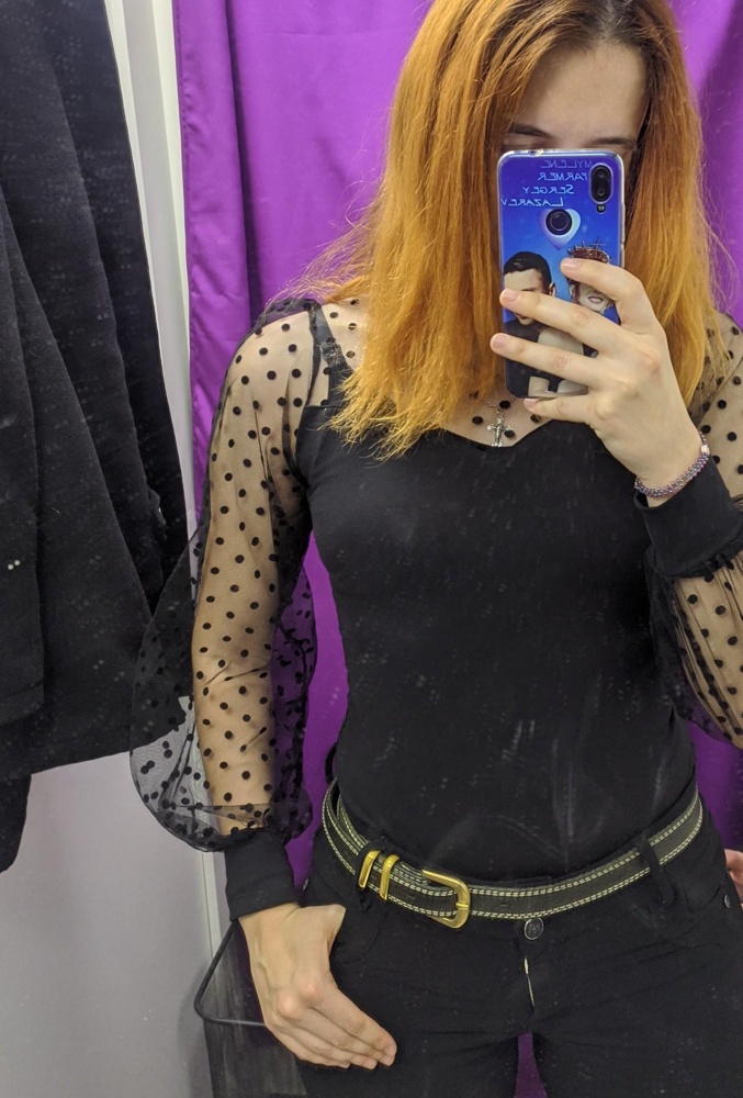 Очень нарядно смотрится, но к сожалению в плечах было тесновато, и снизу впивалось (на рост 166 слишком туго село). Возврат, а жаль, очень красивое боди