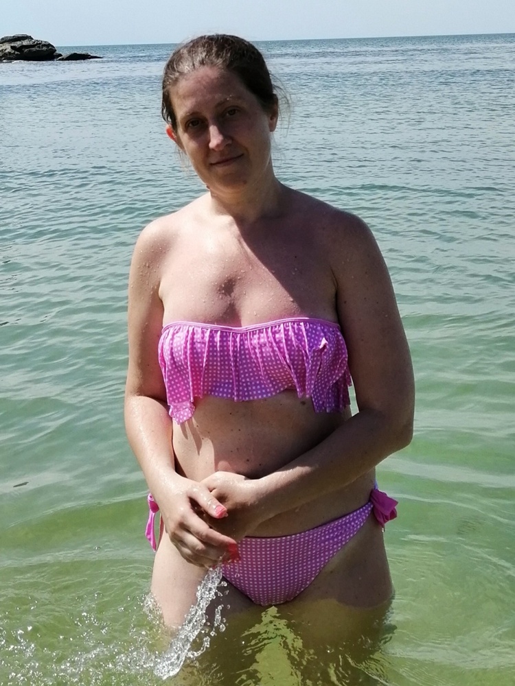 Купальник супер. Маломерка. Пришел без лямки. Но оставила, т.к.очень уж цвет и фасон понравился. А так как маломерит, сидит и не спадает как влитой