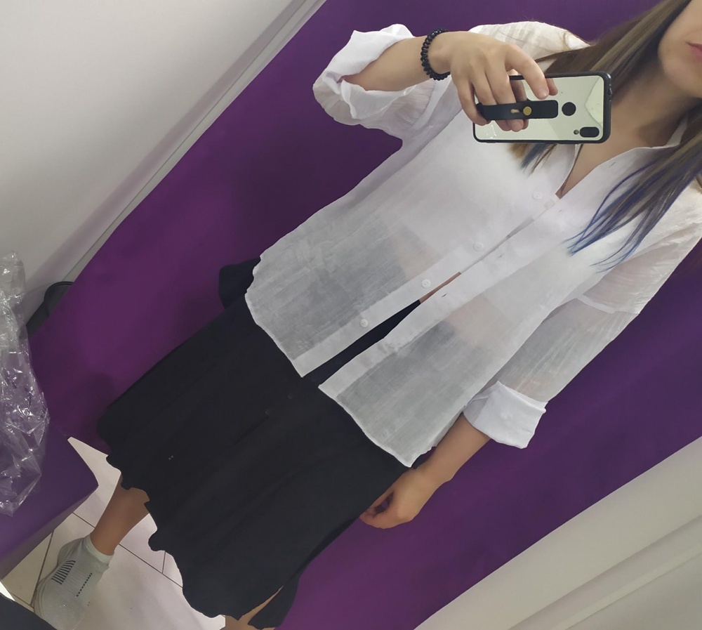 Рубашка смотрится классно 👍
Однозначно стирать руками оч аккуратно, это очень деликатная вещь