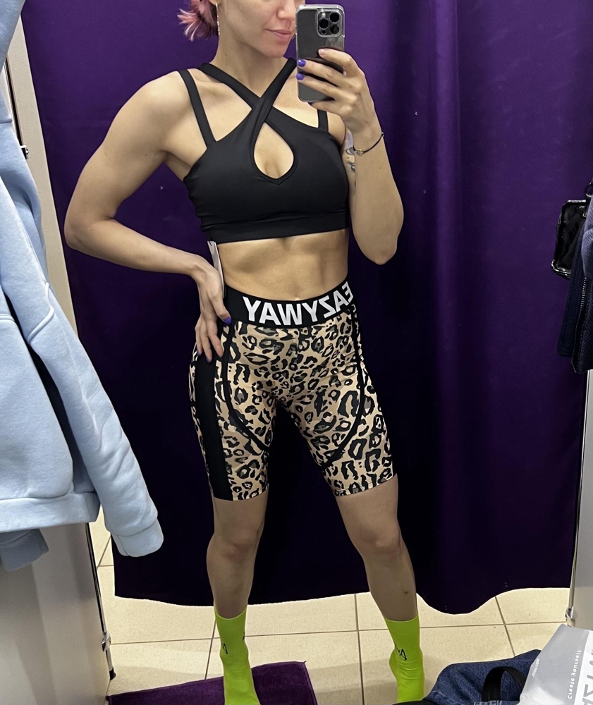 Понравился. Смотрится красиво,не дёшево. Большую грудь плотно держать не будет конечно. На свой 75В взяла XS