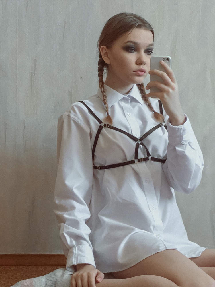 Отличная портупея! Сначала подумала, что неправильно сшита, когда только достала, но оказалось ее просто нужно было перекрутить) все регулируется, сделана качественно