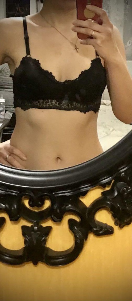 Не то, что на картинке, на много уже, меньше, на 46й маловато, может на девушку совсем без груди подойдёт или ребёнка лет 12ти(((((