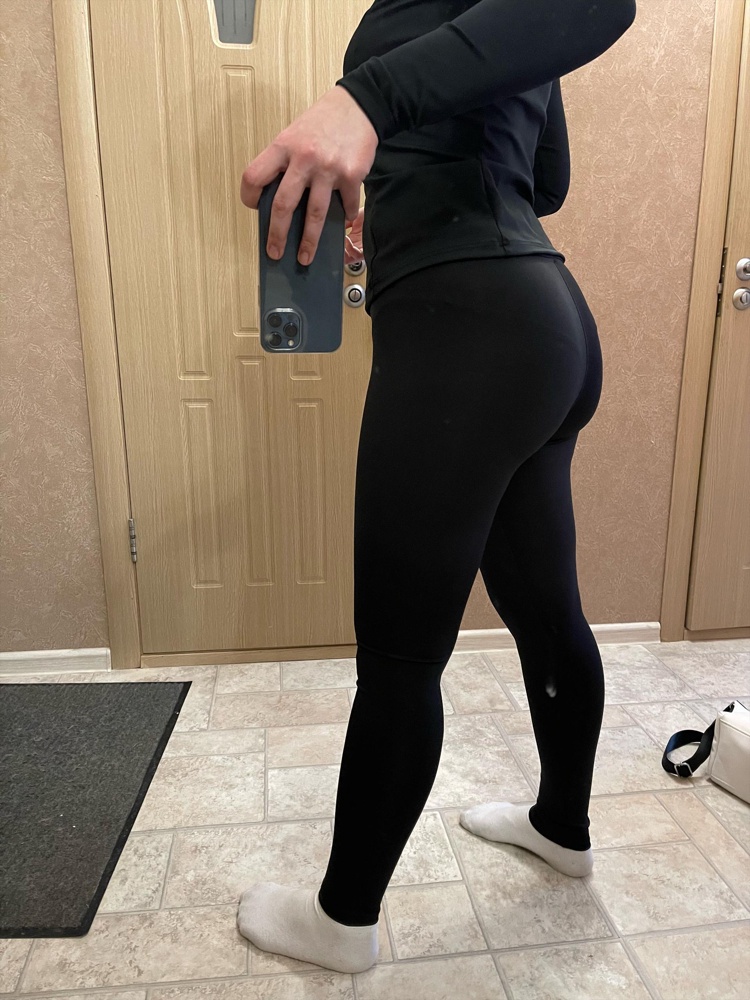 Отлично сели, не чувствуются на теле, не просвечивают. Минус что сильно высокая талия, но мне нравится. И ещё не оденешь трусики шортики, сильно видны швы. В целом покупкой довольна