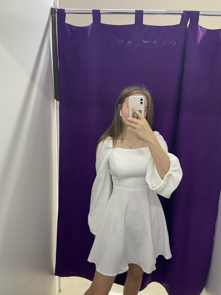 платье просто вау, других слов у меня нет! достаточно качественное, ткань очень приятна к телу, платье хорошо подчеркивает фигуру и не маломерит, как многие писали ниже)) так же платье было хорошо упаковано и пришло без дефектов, вы лучшие🥰