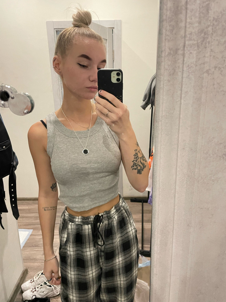 Отличный топ, приятный материал и классно смотрится) по норм цене