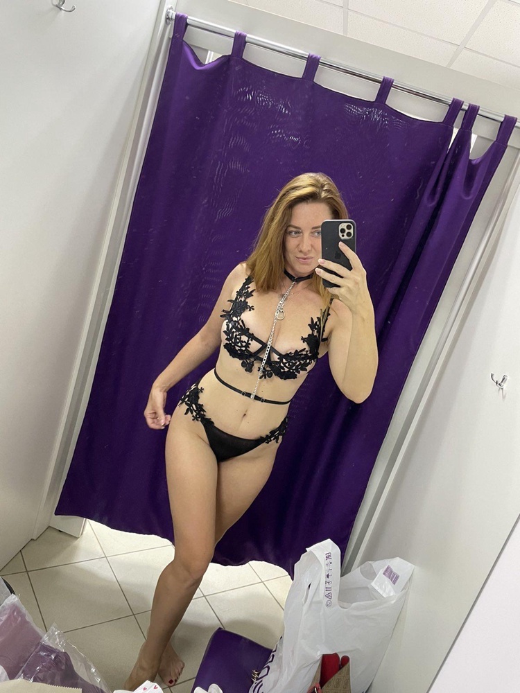 Я в восторге! Повелась на упаковку- Сразу приковывает взгляд.Распаковала самым первым!Всё аккуратно,качество отличное. А как сидит…🖤Цена приятная.Мои параметры 92-65-89.Я всегда белье заказываю размера М,чтобы тонкие элементы не «впивались» в тело.Здесь так же всё можно подкорректировать.Помните,такие вещи приобретаются исключительно для особых мероприятий,поэтому мы понимаем,что это не для ежедневной носки.Муж ждёт,я побежала!