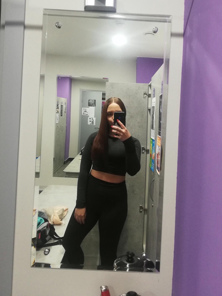 Самый удобный. Немного скрывает недостатки, не просвечивает