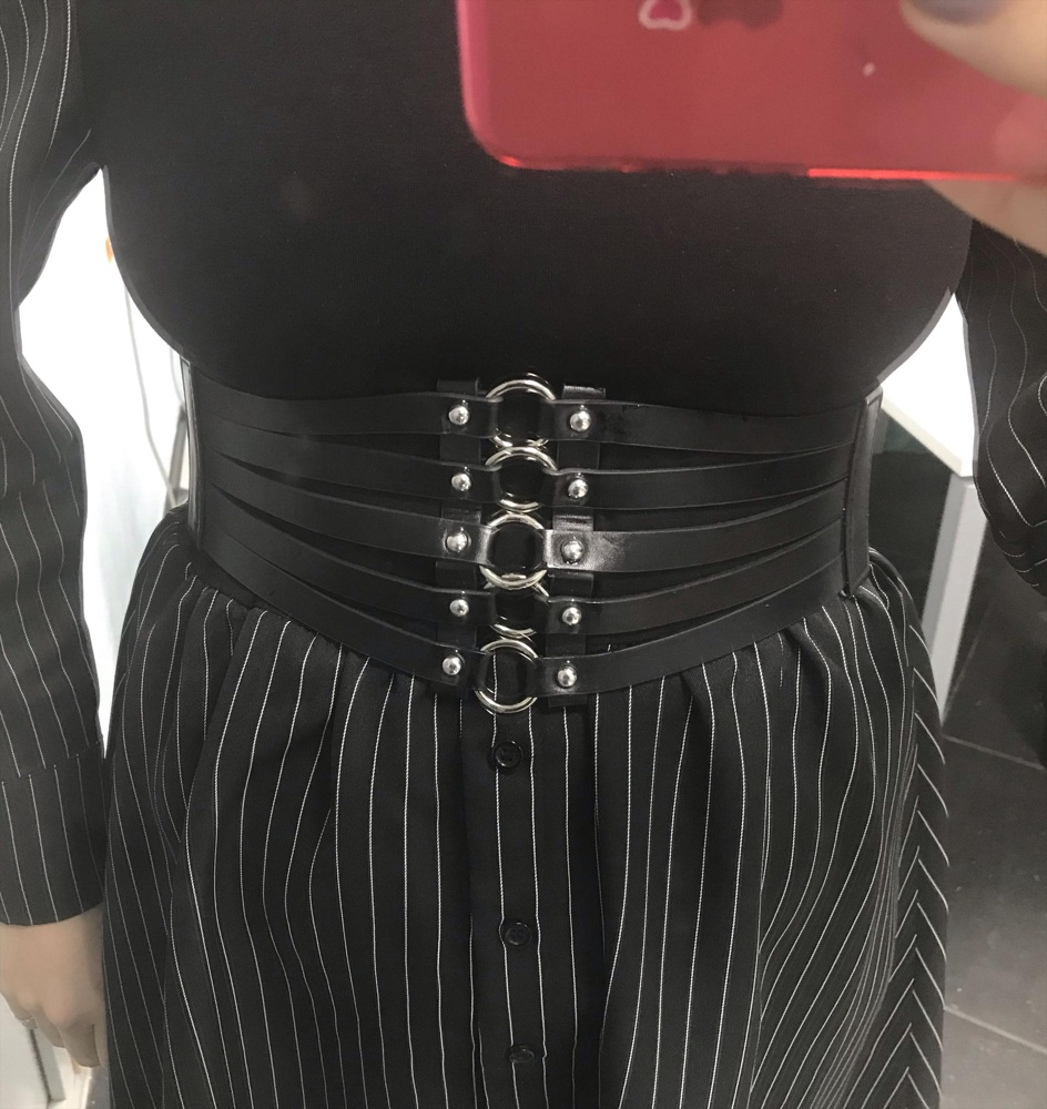 Шикарный ремень!!! Но девушкам тоньше 46 размера не заказывать, будет большим!