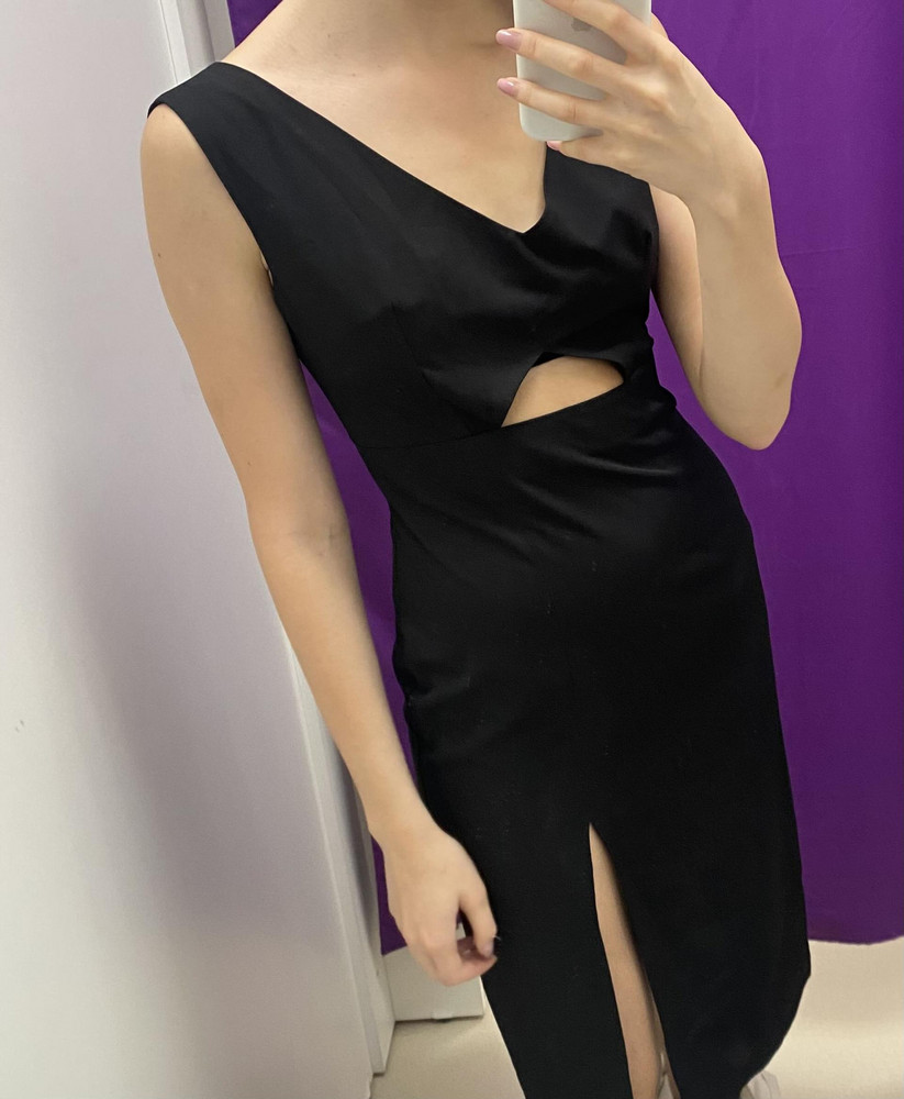 Платье очень хорошего качества, к сожалению, размер 42 не подошел на первый размер груди. 