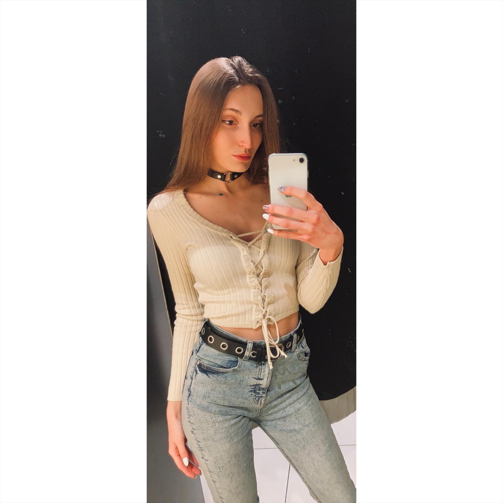 Отличный, качество хорошее, размер подошел(застегиваю на вторую), цена также приемлемая 