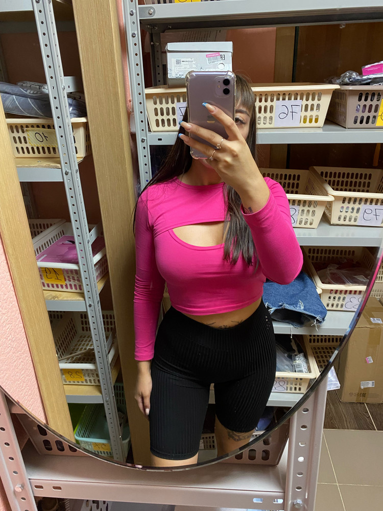 Отличное качество , нитки не торчат,села просто отлично! Спасибо 🥰