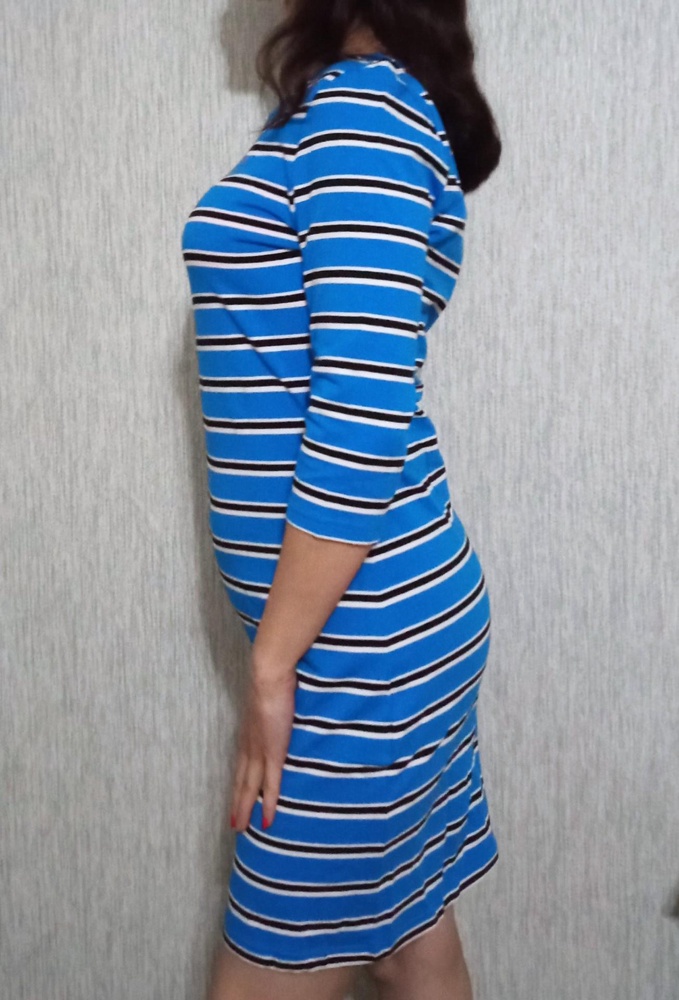 Очень Классное платье цвет насыщенный размерS  на 42-44 хорошо подойдёт