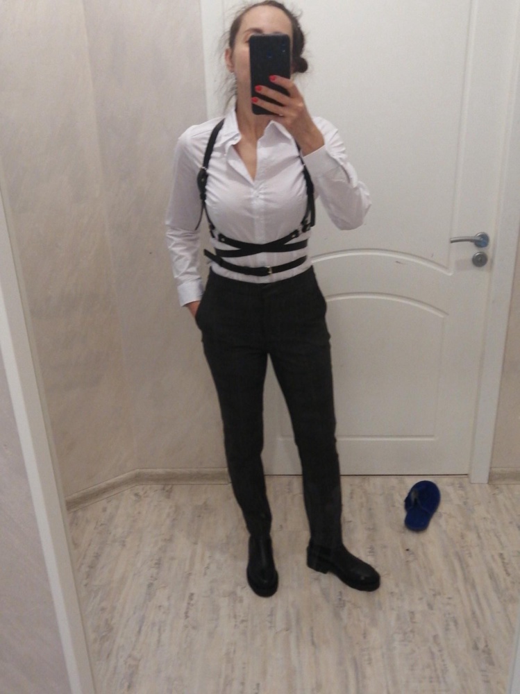 Это бомба!!!! Заказала еще 2 - сестре и маме!!!!!! Оживила мне пол гардероба!!!!! Качество отличное - кожа гладкая, достаточной толщины и плотности, пахнет кожей, размер соответствует!!!!! Идеальная вещь! Рекомендую!!!!