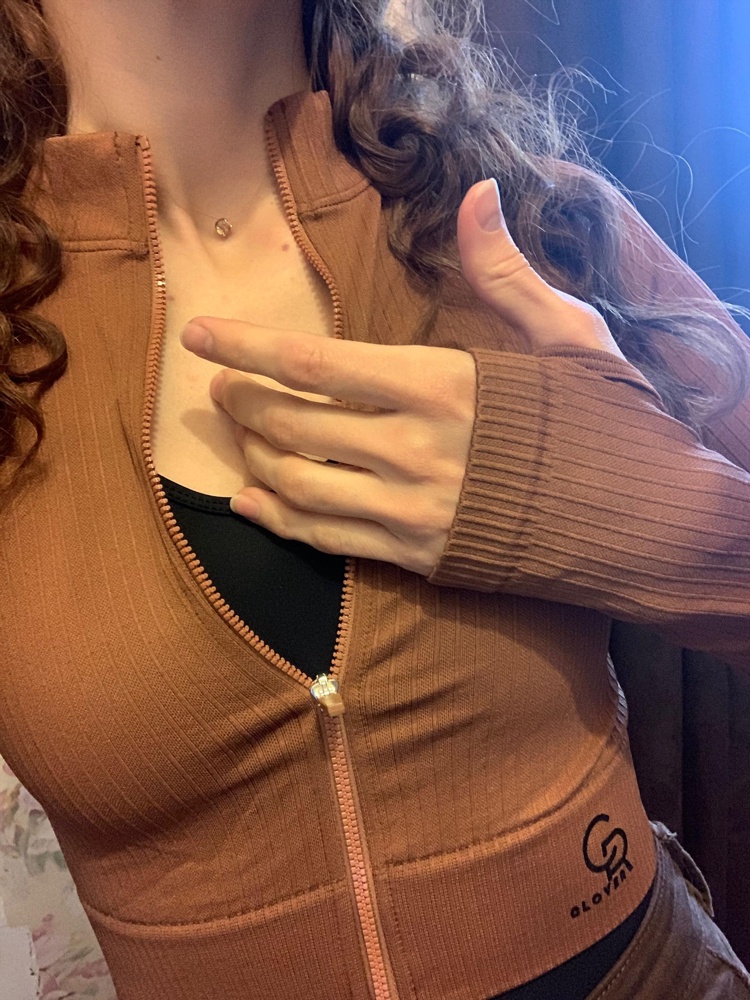 Прекрасный товар. Цвет как на фото, швы аккуратные, ровные. Качество замечательно и телу приятно. Спасибо продавцу! 