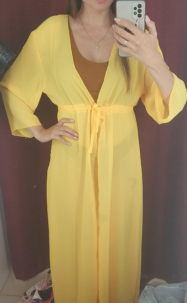 Снимаю звезду за то, что на 44 размер все-таки парео велиаовато очень. Цвет насыщенный. Материал приятный на ощупь. На рост 167 длина до пяток.