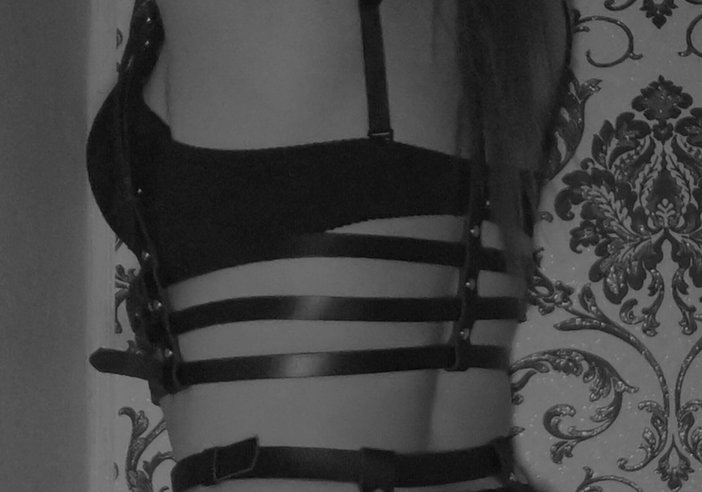 Отличный товар 🔥качество на высоте, только конечно немного большеват, но не проблема сделать дырочку отдельную и под себя)) советую, не пожалеете 🔥