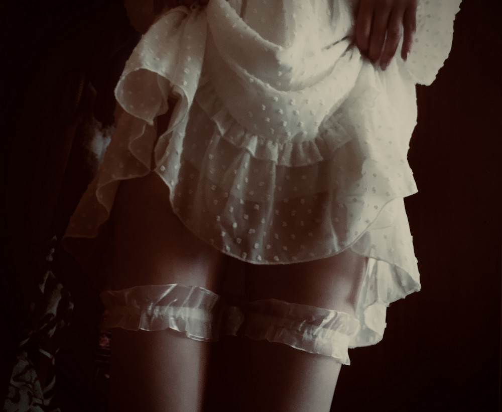 Выглядит красиво, но качество точно не на 600р. Ожидала более аккуратной и мягкой оборки, но она жестковата и даже пришита не особо ровно. В целом удовлетворительно, но я не восхищена)