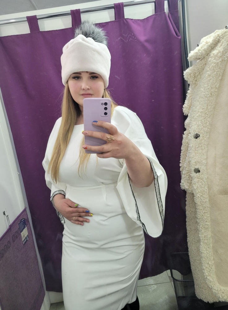 Платье офигенное. Мне очень понравилось. Размер соответствует.