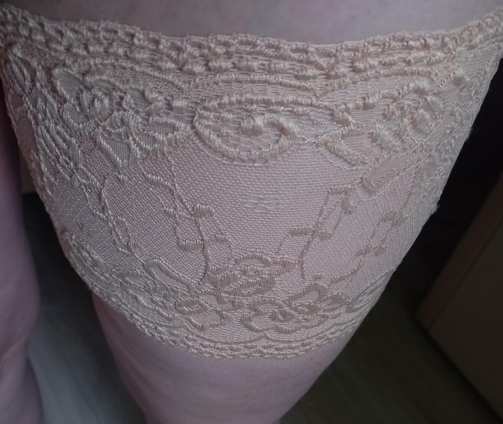 Отличные бандалетки! Переживала , что не угадаю с размером  так как большой перепад бедра, ОБ в широком месте 75, а в узком 62, брала по размерной таблице и совету продавца в описании. ИДЕАЛЬНО