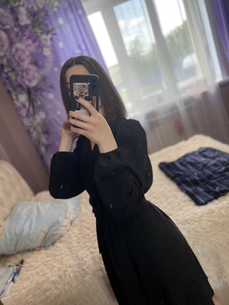 Платье шикарное. Очень хорошо сидит)