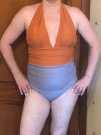 Шикарный купальник! Качественно сшит, пришёл в зип- пакете, сидит очень удобно,  скрашивает фигуру “с изюминками») превзошёл ожидания. Заказывала М и L , сели оба, но корректнее все же L, в нем верх не смотрится куцым. Параметры 98-88-103. Маскирует животик, отвлекает от него внимание) рекомендую. Сразу же заказала себе такой же леопардовый. 