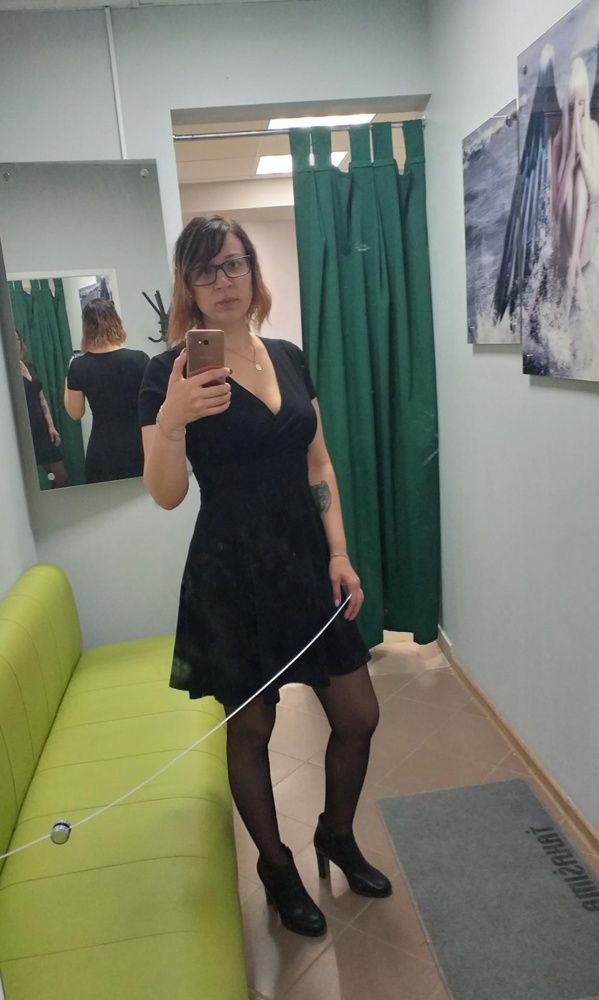 Платье шикарное, легкое, не мнется, на свой 46-48, взяла М, село идеально, на рост 175 длина нормальная. Спасибо ВБ!!!