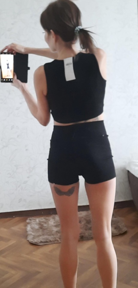 Прикольный уютный костюм для йоги.Брала в зал для силовой тренировки, очень  удобно. Лиф немного маловат,а вот шорты свободно. Хорошее качество за смешную цену.